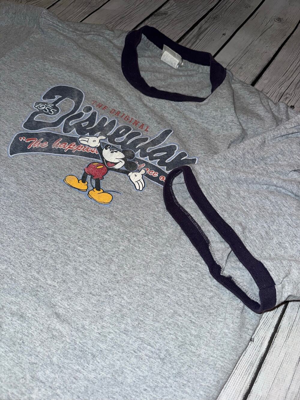 Vintage Disneyland T-Shirt Disney Parks Graphic Tee Good Condition